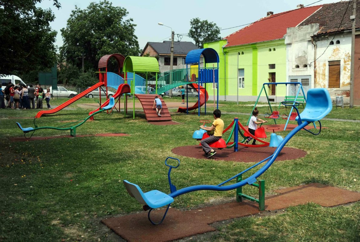 Locuri de joacă reparate în Arad 121776
