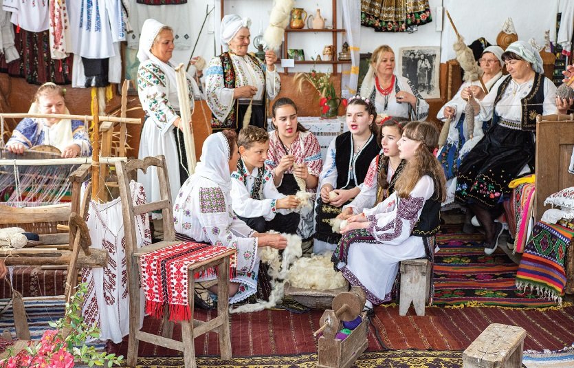 Satul înveșnicit în icoanele muzeului din Crainici 121768