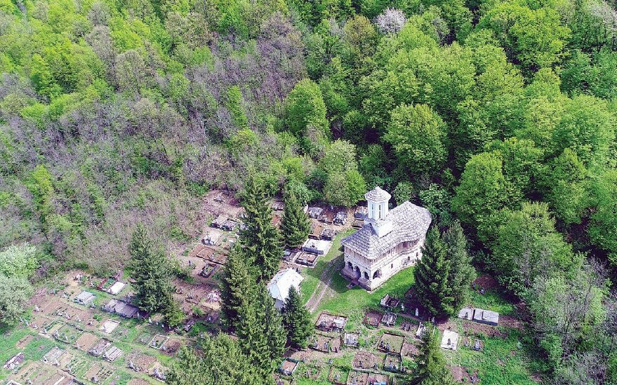 Satul înveșnicit în icoanele muzeului din Crainici 121769