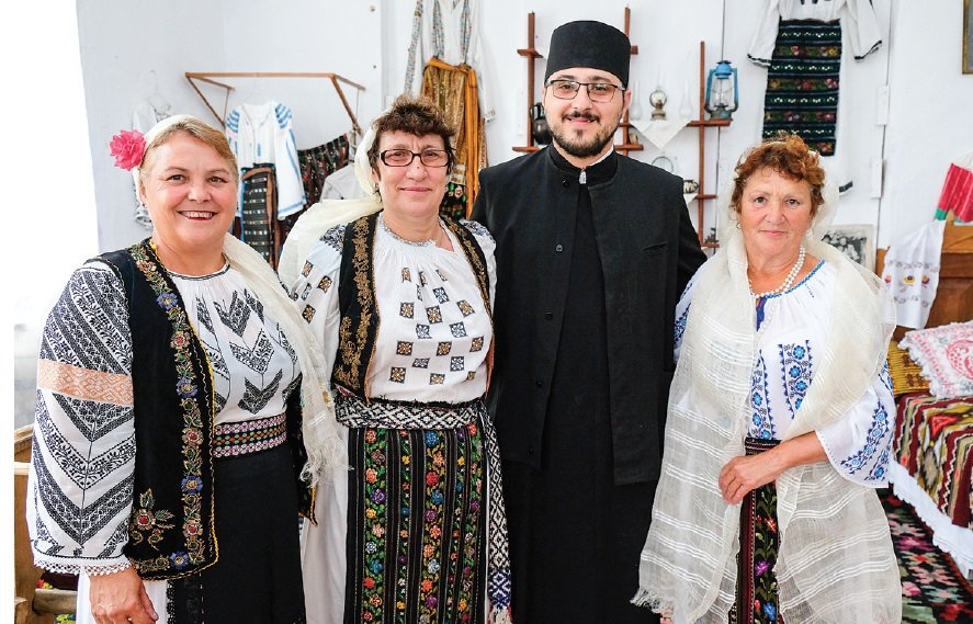 Satul înveșnicit în icoanele muzeului din Crainici 121771