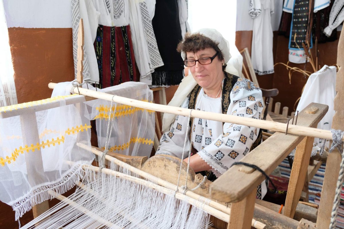 Satul înveșnicit în icoanele muzeului din Crainici 121780