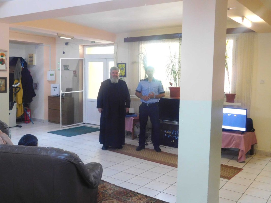 Seminarii educativ-preventive derulate la Lipova 121815