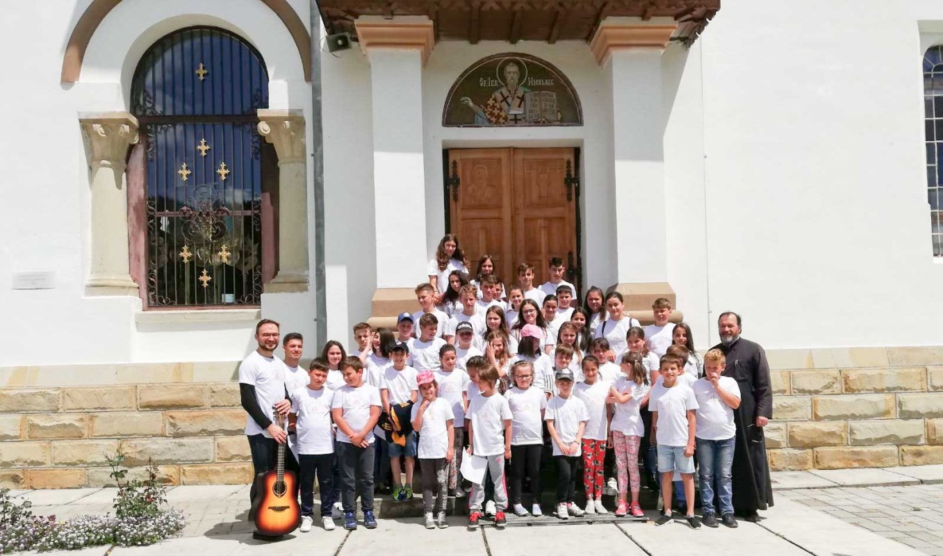 Tabăra „Vacanţă în tinda Bisericii” din Parohia Sadova, sub semnul omagierii satului românesc 121857