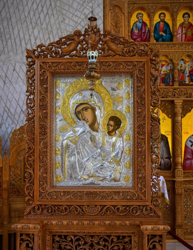 Darurile Maicii Domnului la obştea Mănăstirii Blănoiu 121876