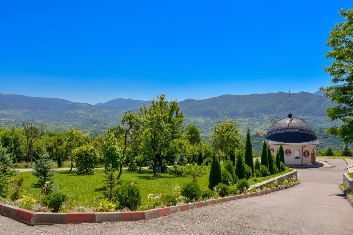 Darurile Maicii Domnului la obştea Mănăstirii Blănoiu 121894