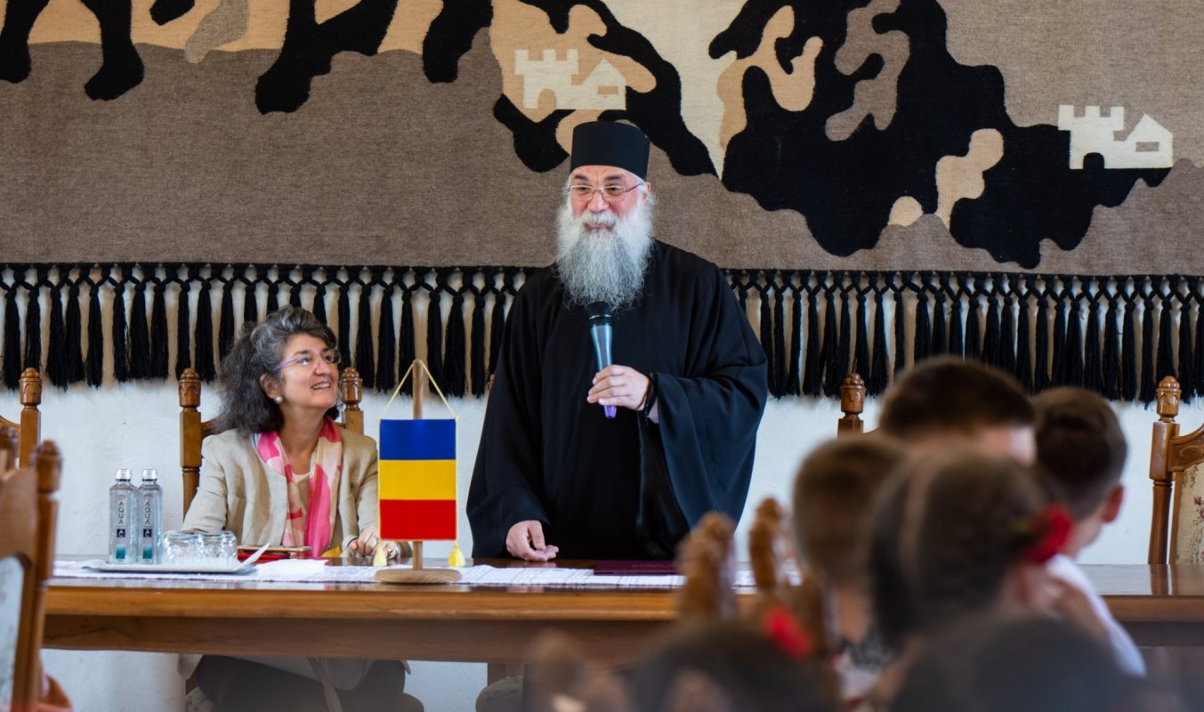 Conferința „AmbasaDOR de Bucovina” a ajuns la Putna 121976