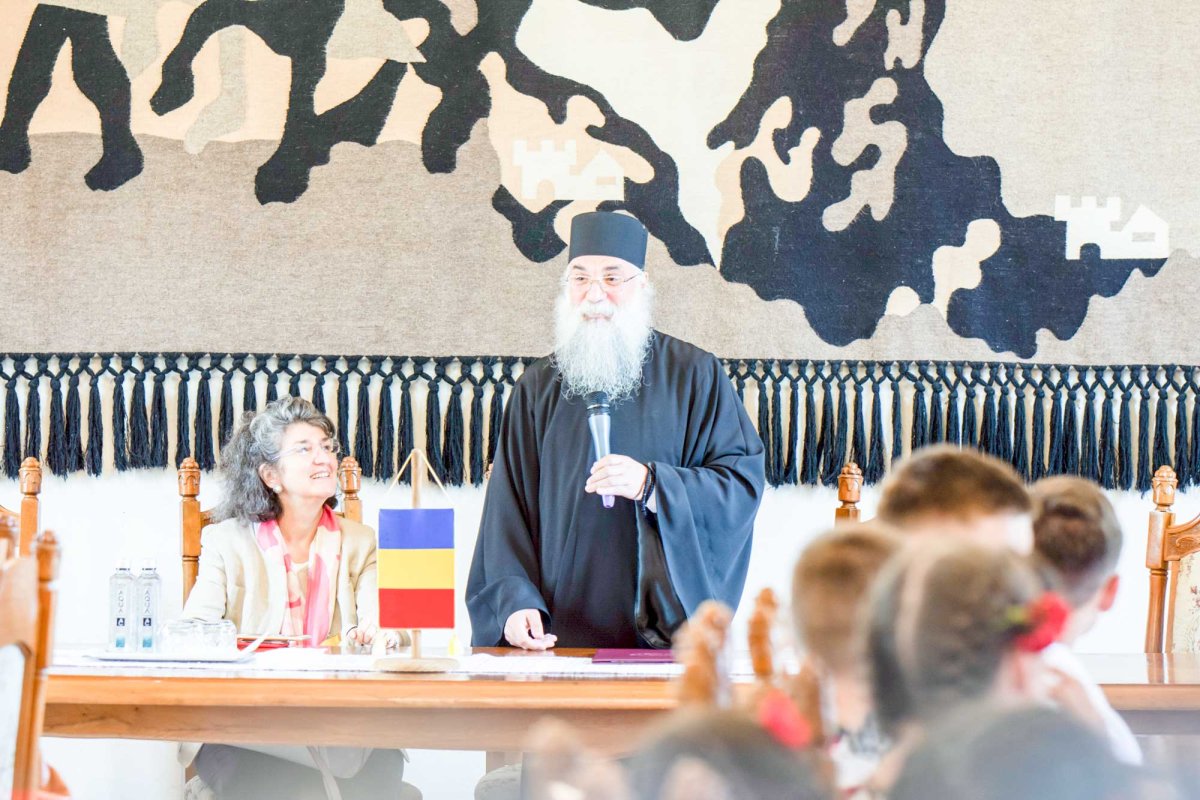 Conferinţa „Diaspora - Educaţie şi formare. AmbasaDOR de Bucovina” a ajuns la Putna 122046