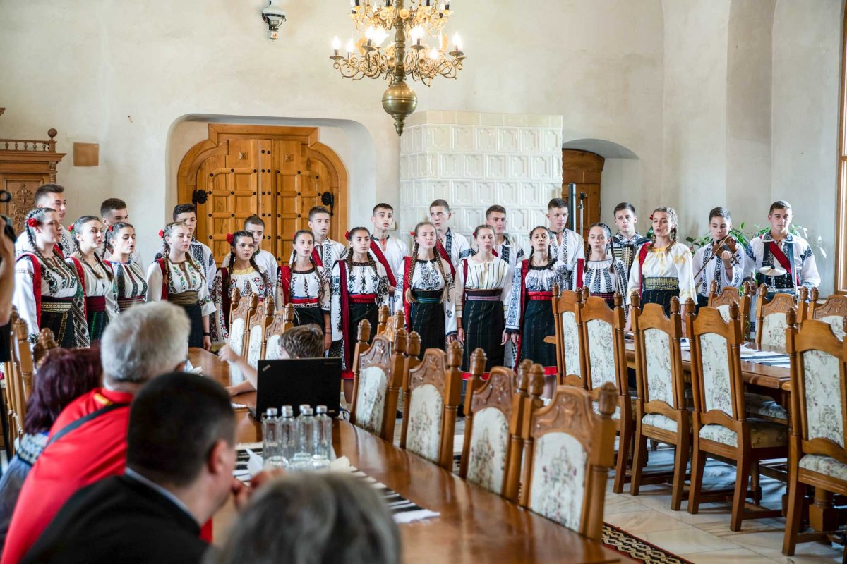 Conferinţa „Diaspora - Educaţie şi formare. AmbasaDOR de Bucovina” a ajuns la Putna 122049