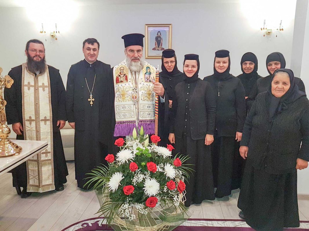 Liturghie arhierească la Meteora Bacăului 122042