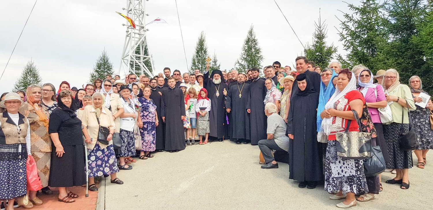 Liturghie arhierească la Meteora Bacăului 122043