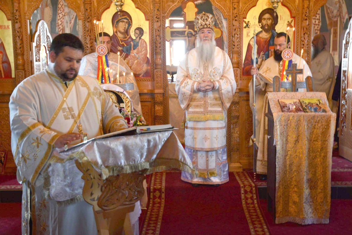 Praznic ales la Schitul de Sus, în judeţul Mehedinţi 122020