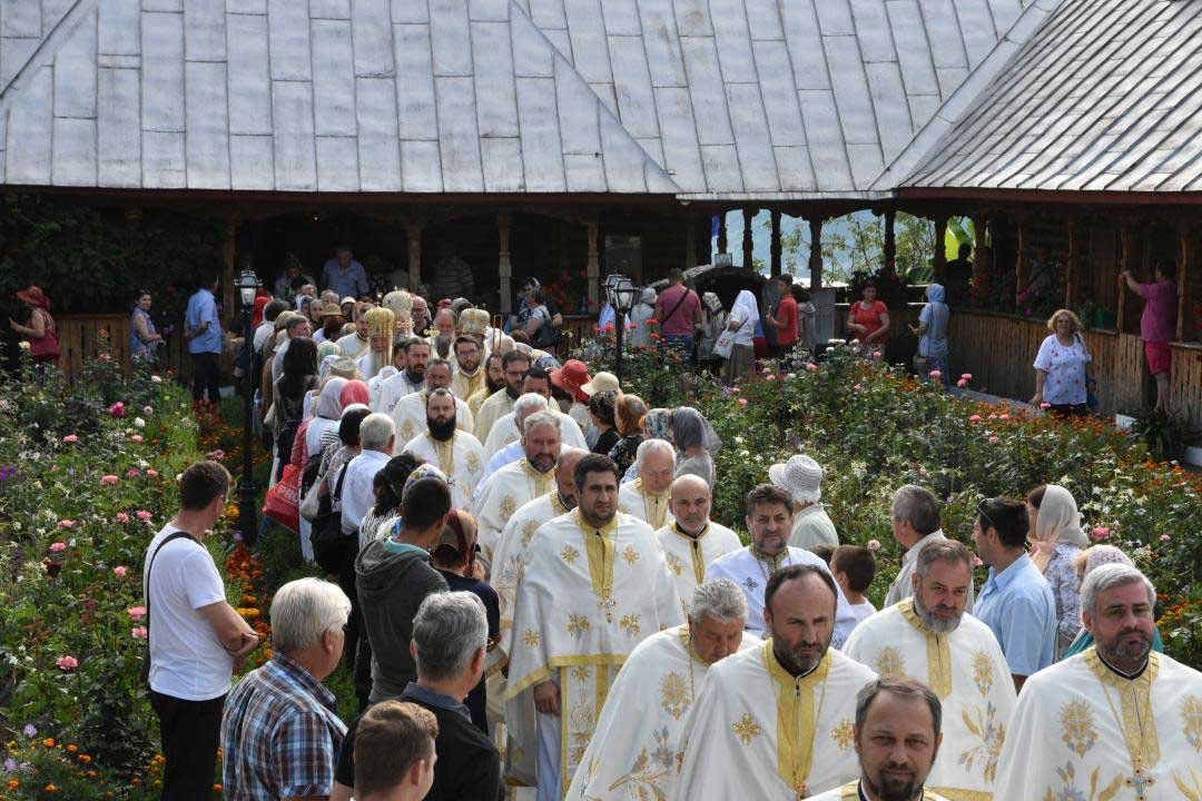 Mănăstirea „Sfânta Ana” de la Orşova şi-a serbat hramul 122093