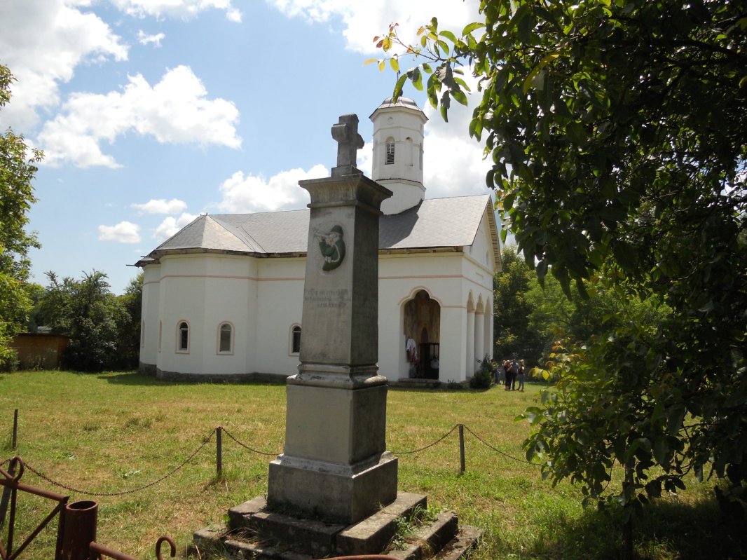 Dascălul care-și ține satul în propria-i matrice 122124