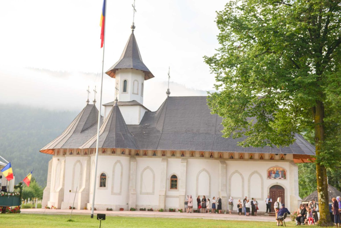 „Dumnezeu ne tămăduieşte de neputinţe, dându-ne sănătatea iubirii” 122185