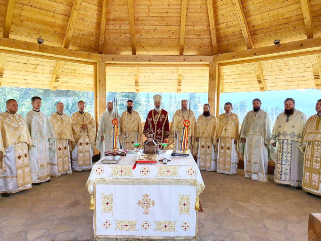 Înaltpreasfințitul Părinte Irineu, la hramul Mănăstirii Oașa 122166