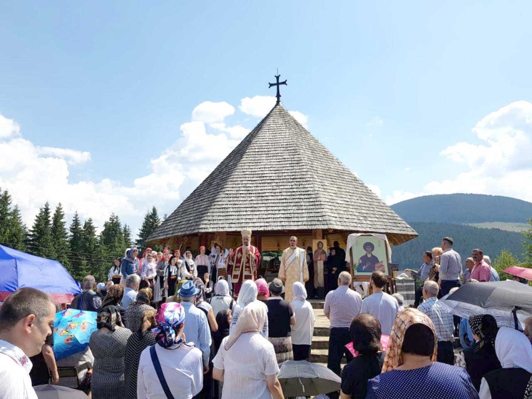 Înaltpreasfințitul Părinte Irineu, la hramul Mănăstirii Oașa 122168