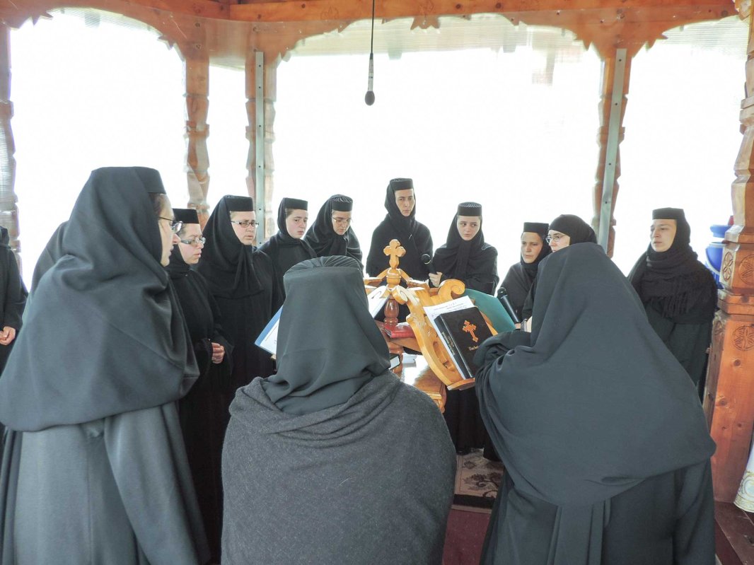 „Sfântul Pantelimon a înţeles că fără jertfă nu există bucurie, că fără sacrificiu nu există împliniri” 122189