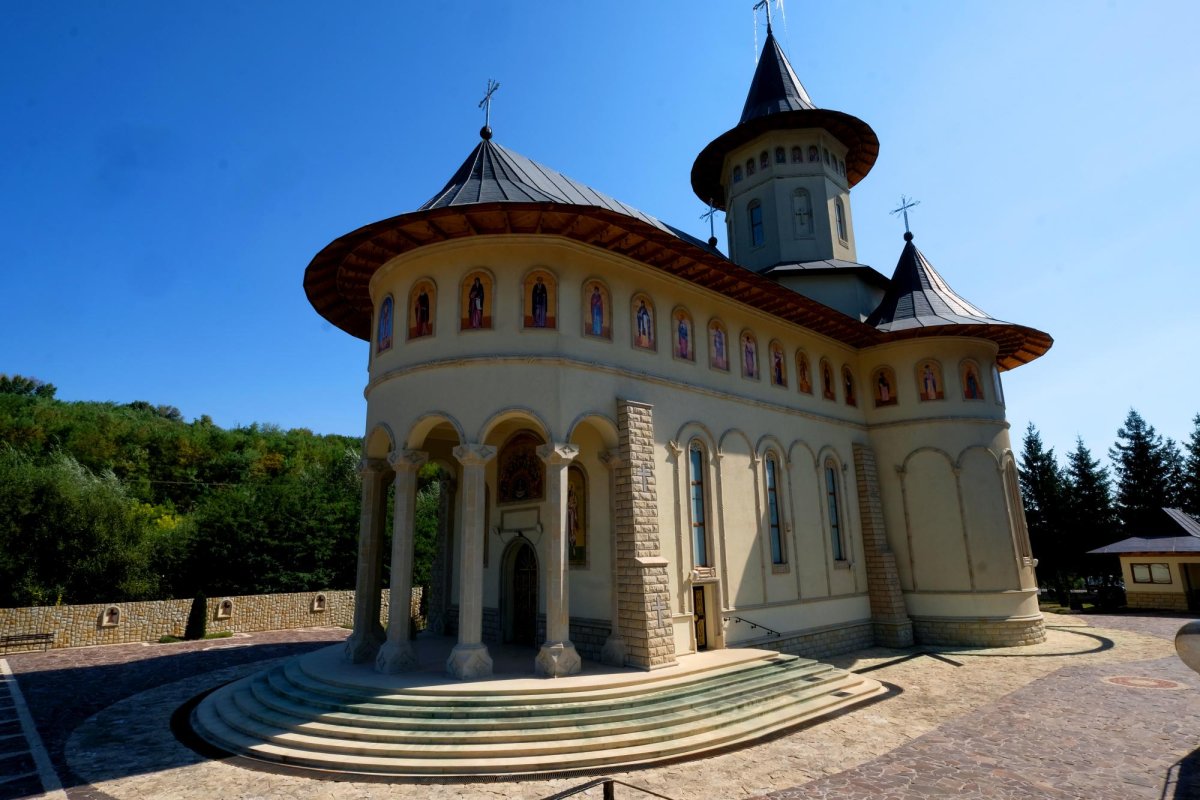 Biserica „Pogorârea Sfântului Duh” a Mănăstirii Brazi, județul Vrancea 122271