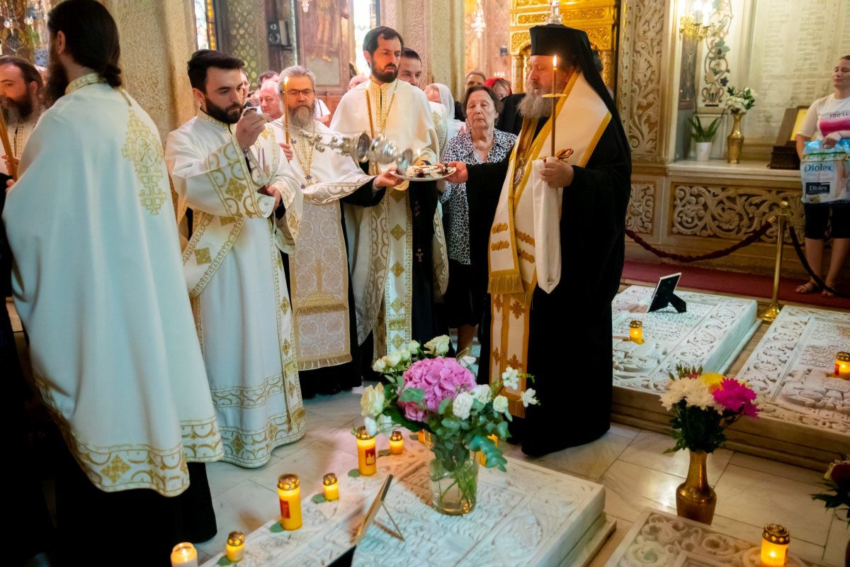Pomenirea patriarhilor Iustin și Teoctist în Capitală 122353