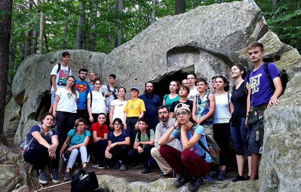 Tabăra „Împreună în pridvorul satului” în Munții Buzăului 122350