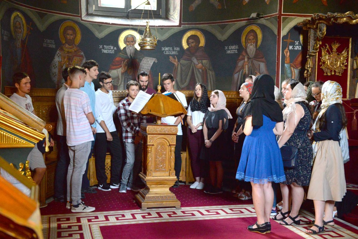 A început pelerinajul pedestru „Pe urmele sfinţilor nemţeni” 2019 122499