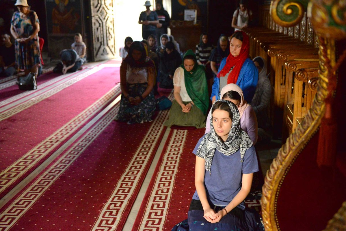 A început pelerinajul pedestru „Pe urmele sfinţilor nemţeni” 2019 122500