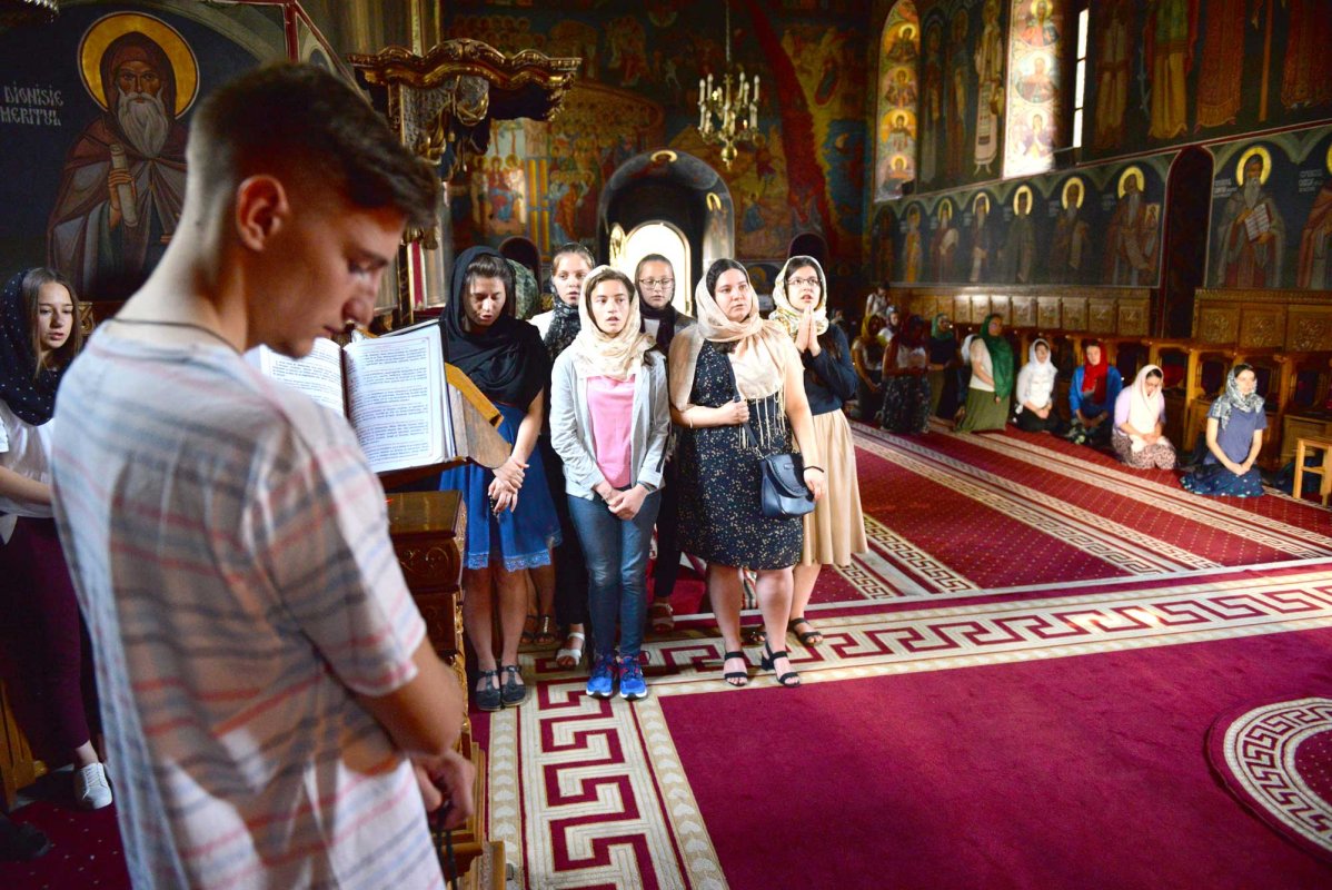 A început pelerinajul pedestru „Pe urmele sfinţilor nemţeni” 2019 122503