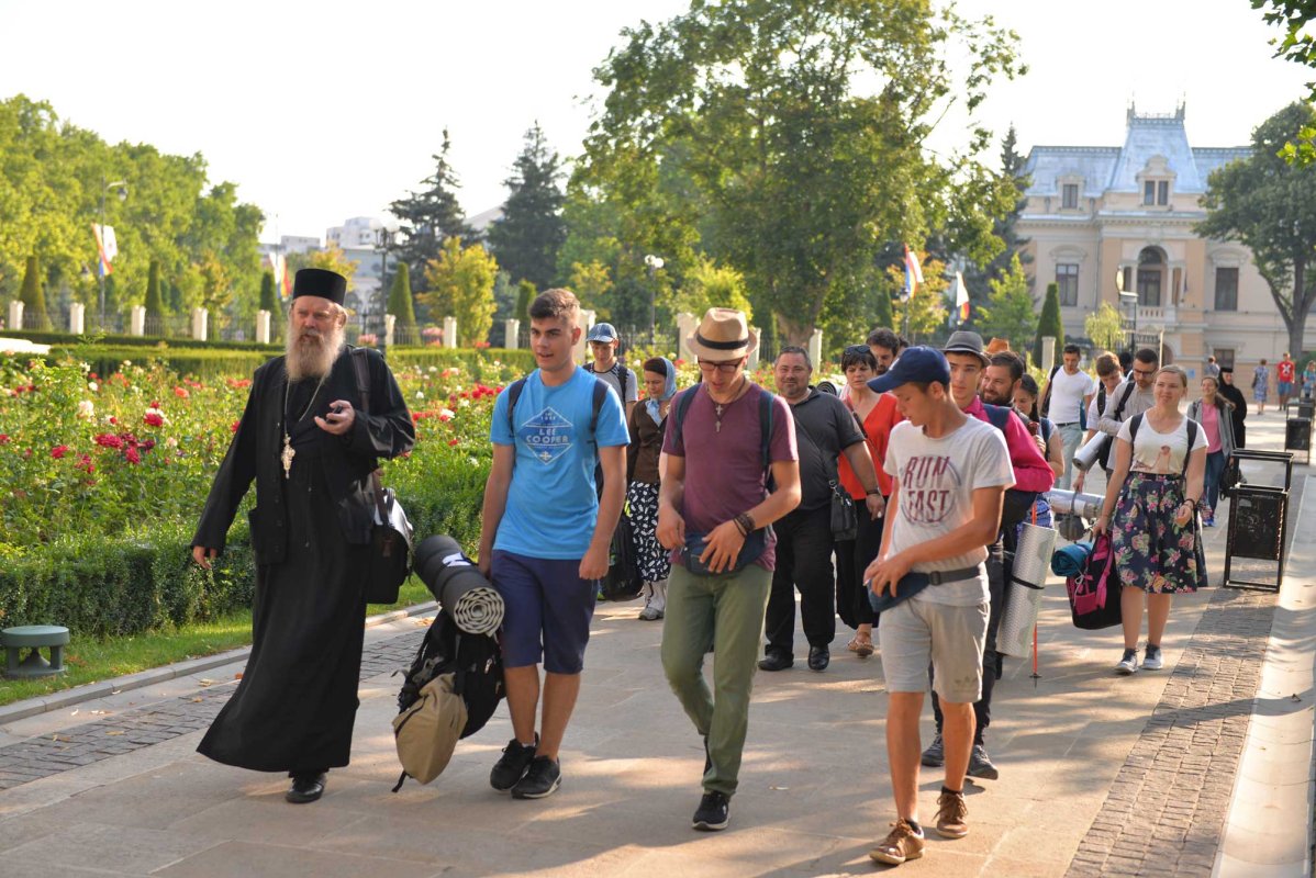 A început pelerinajul pedestru „Pe urmele sfinţilor nemţeni” 2019 122507