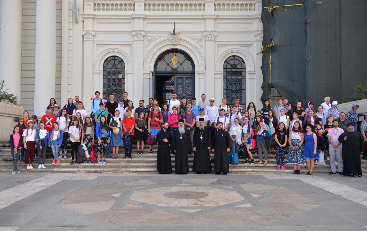 A început pelerinajul pedestru „Pe urmele sfinţilor nemţeni” 2019 122508
