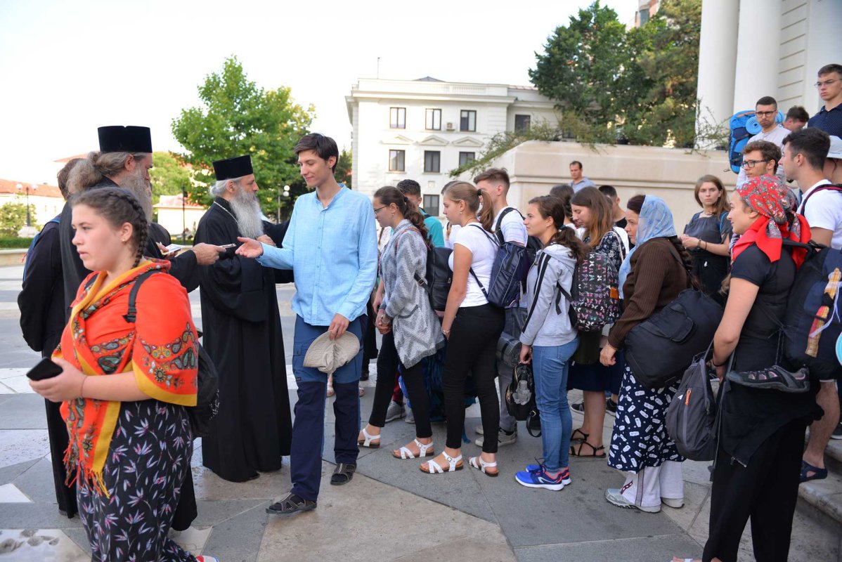 A început pelerinajul pedestru „Pe urmele sfinţilor nemţeni” 2019 122510