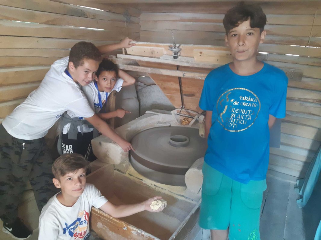 Copiii din Eftimie Murgu, păstrători ai tradițiilor înaintașilor 122478