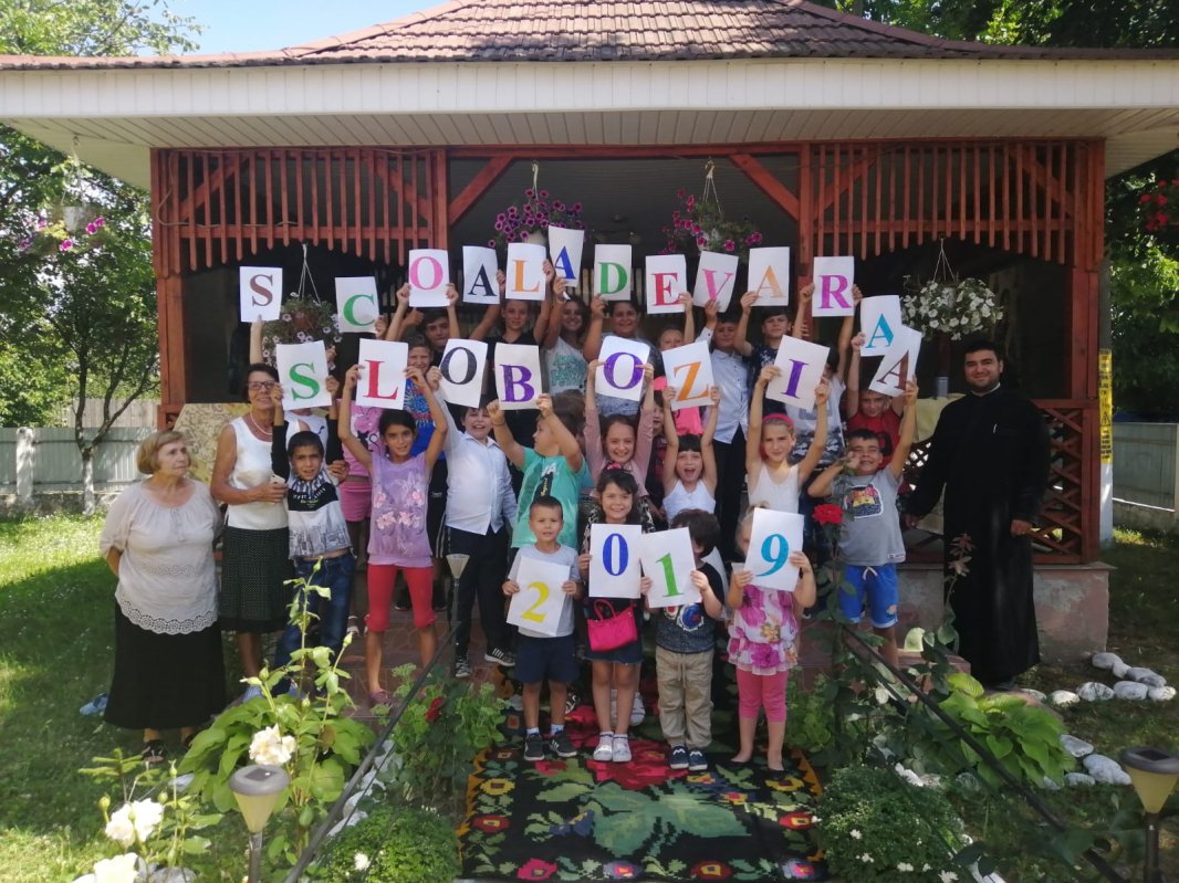 Proiectul „Școala din vatra satului” în parohii din județul Bacău 122438