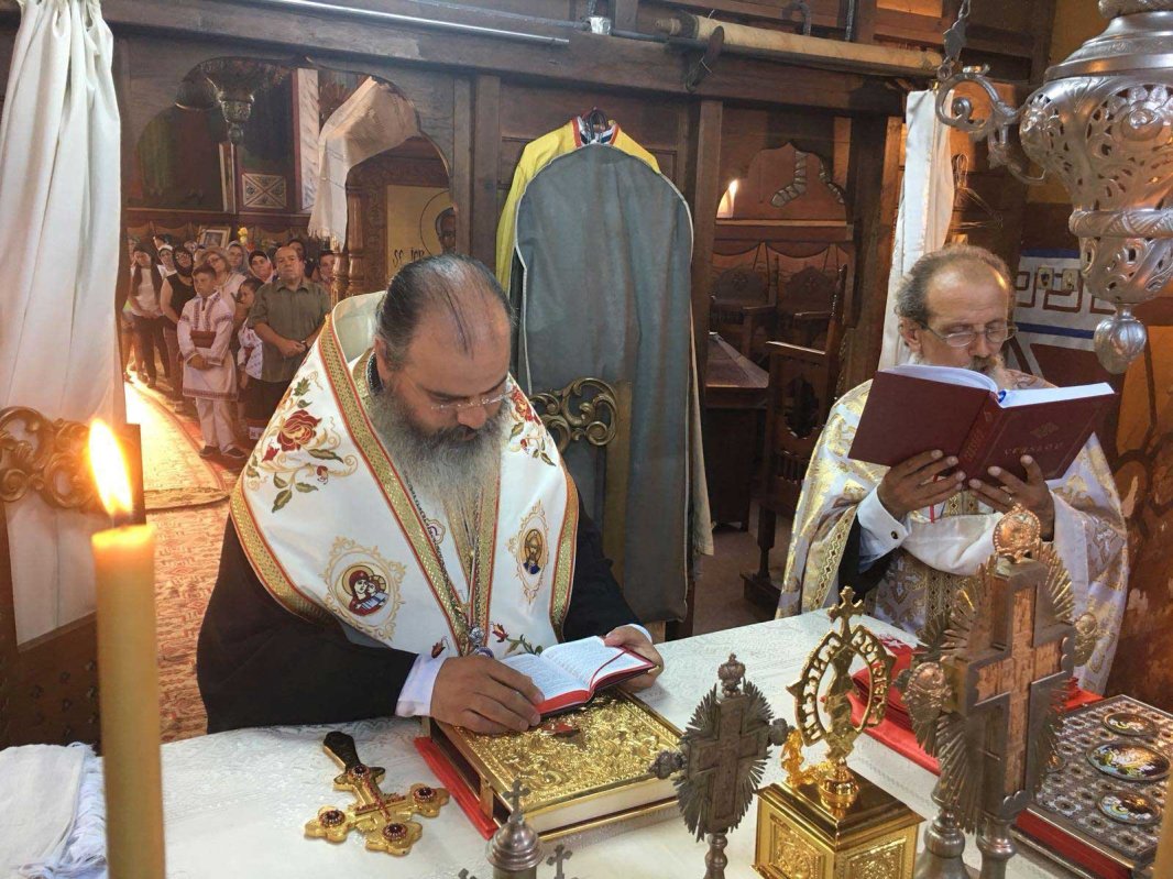 Paraclisul Maicii Domnului în bisericile Eparhiei Huşilor 122585