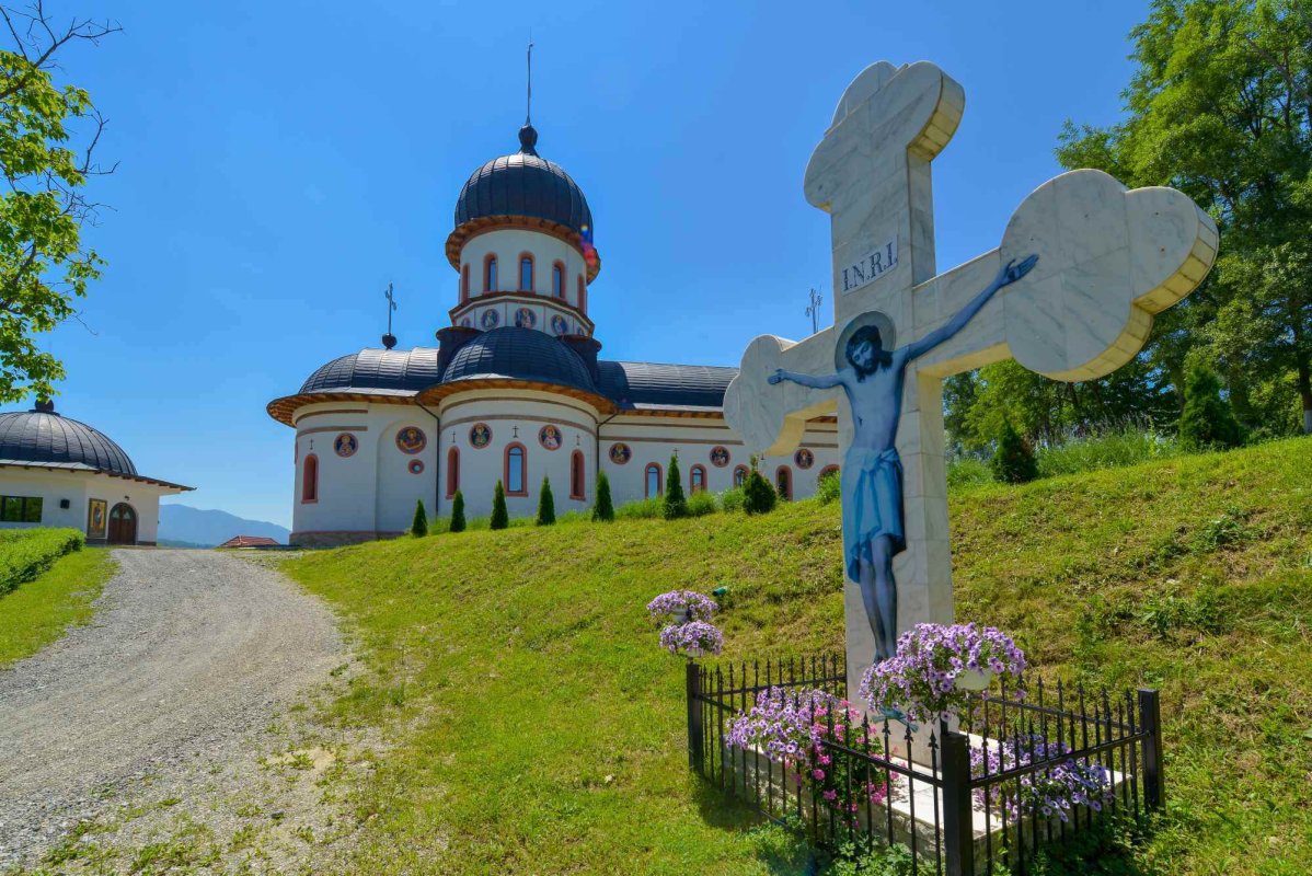 Monahul, „chemat să-I vorbească lui Dumnezeu despre oameni” 122705