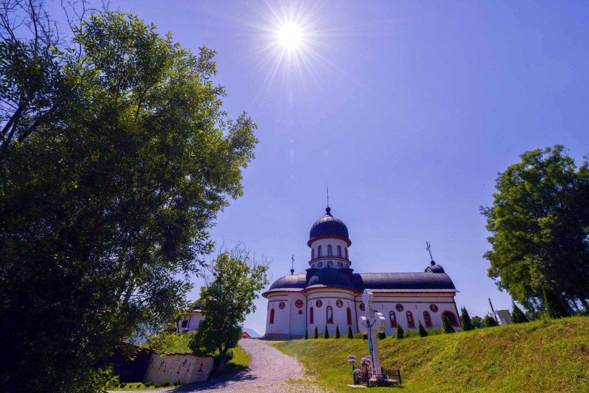 Monahul, „chemat să-I vorbească lui Dumnezeu despre oameni” 122706