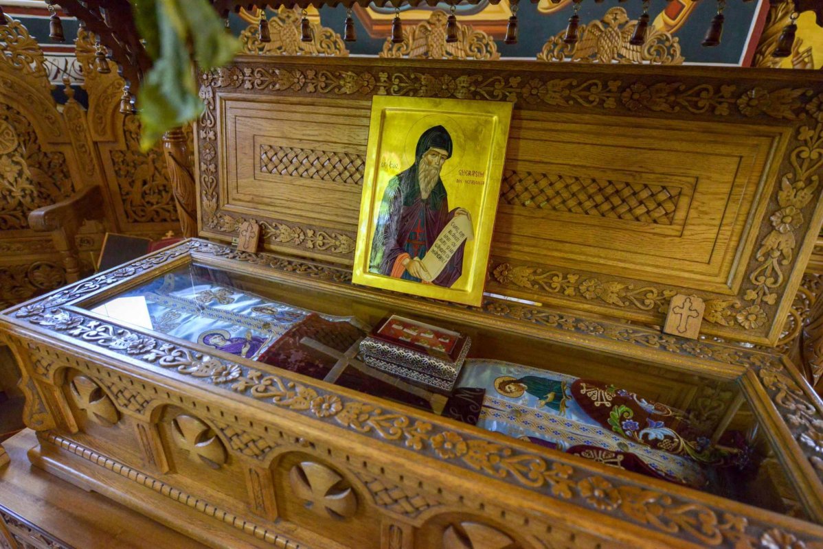 Monahul, „chemat să-I vorbească lui Dumnezeu despre oameni” 122710