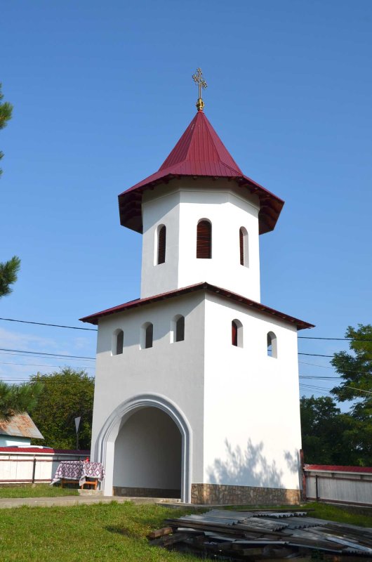 Slujbă arhierească în Parohia Forăşti: „Evanghelia nu e ca o carte de istorie” 122755