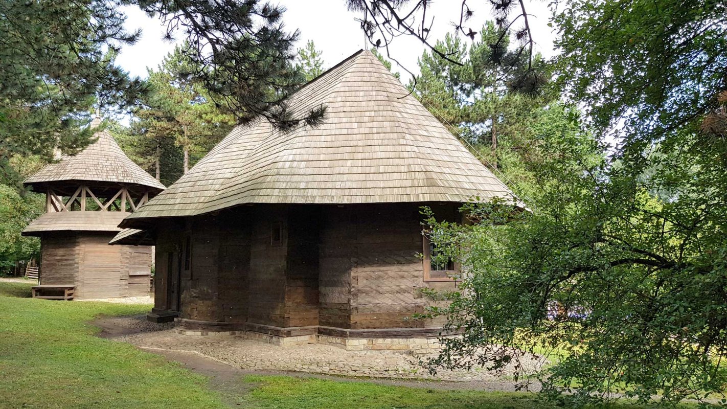 Arhiepiscopul Sucevei şi Rădăuţilor a liturghisit în biserica de la Muzeul Satului Bucovinean 122932