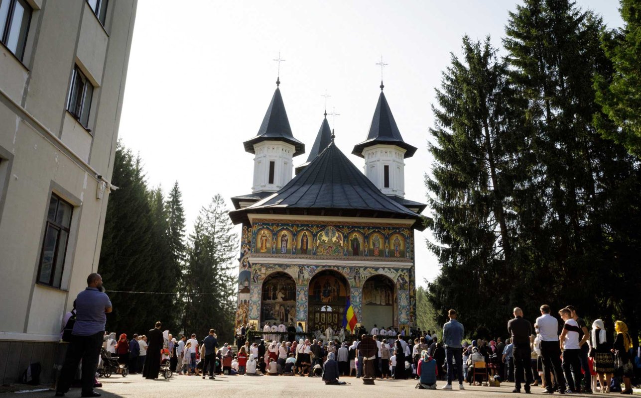 Au început sărbătorile sfinţilor nemţeni 122929