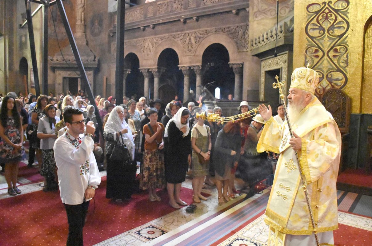 Slujiri arhierești în Duminica a VII-a după Rusalii 122866