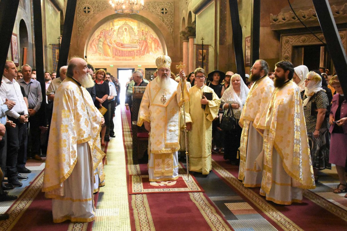 Slujiri arhierești în Duminica a VII-a după Rusalii 122867