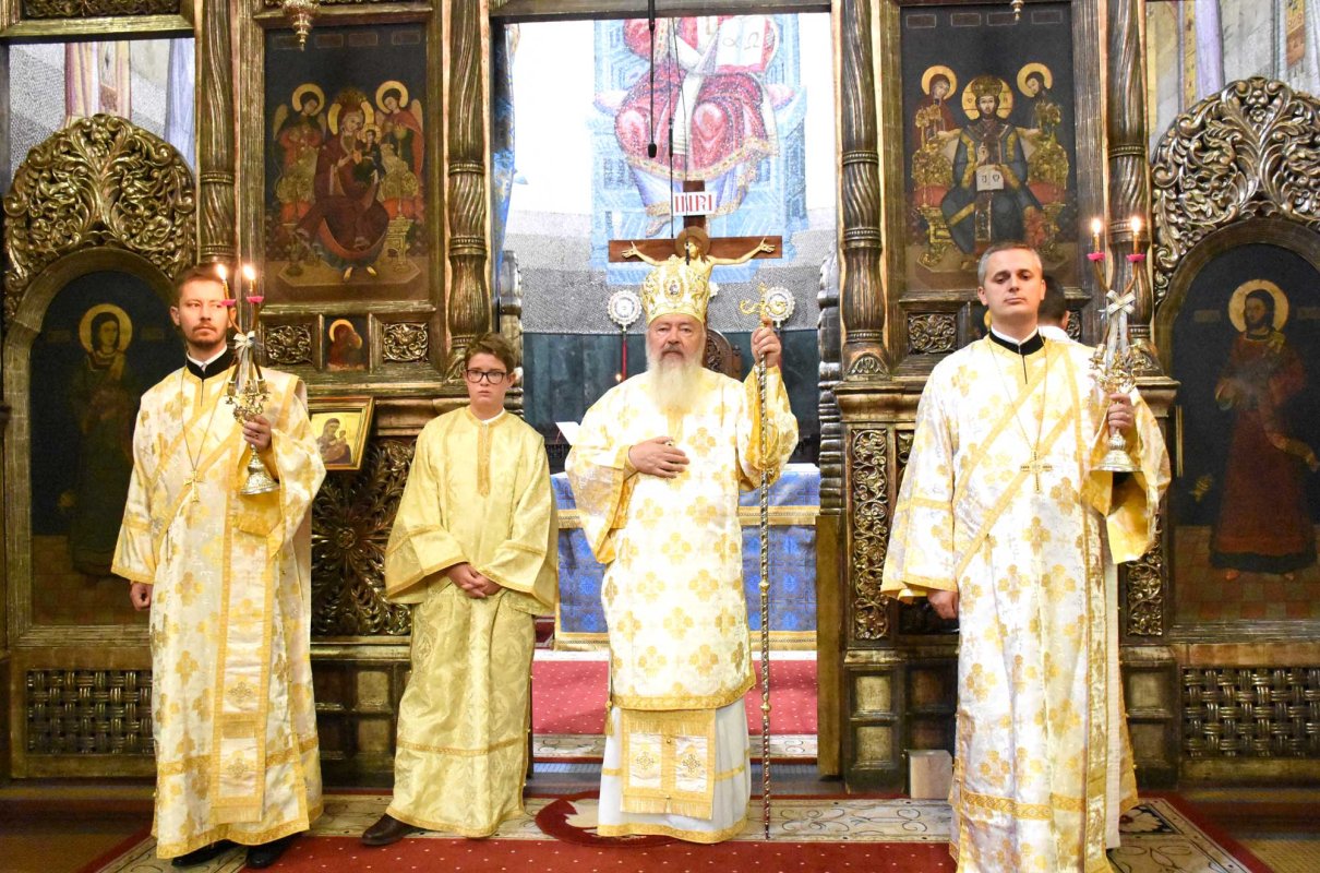 Slujiri arhierești în Duminica a VII-a după Rusalii 122869