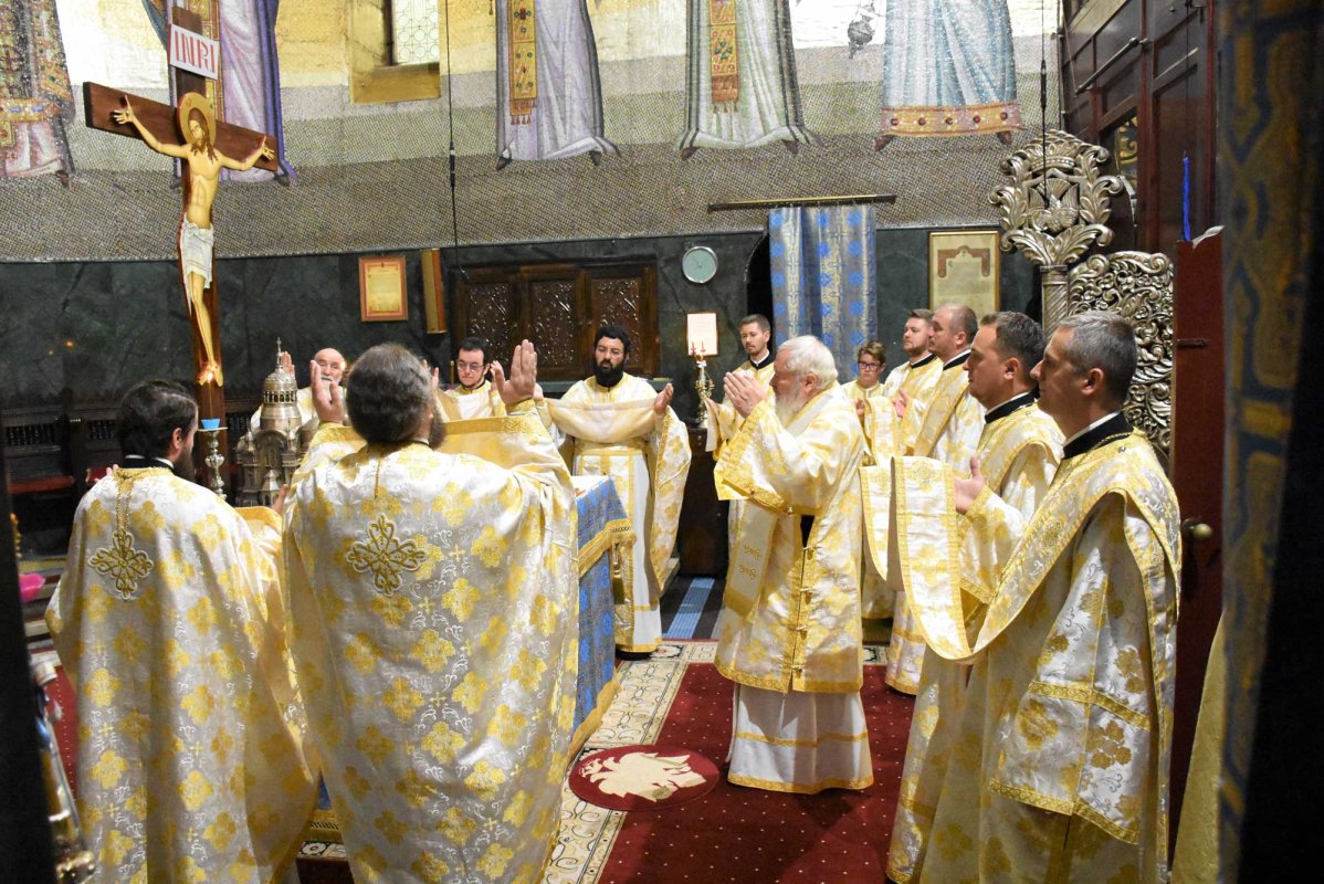 Slujiri arhierești în Duminica a VII-a după Rusalii 122871