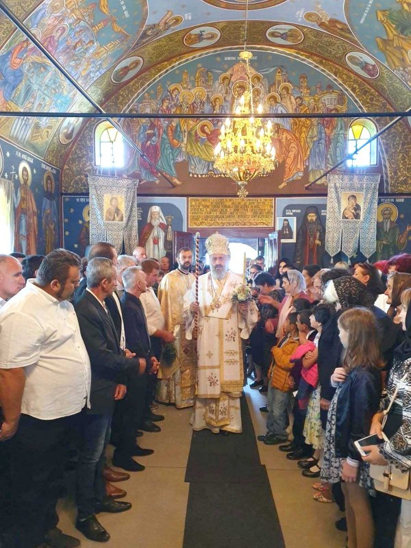 Slujiri arhierești în Duminica a VII-a după Rusalii 122872