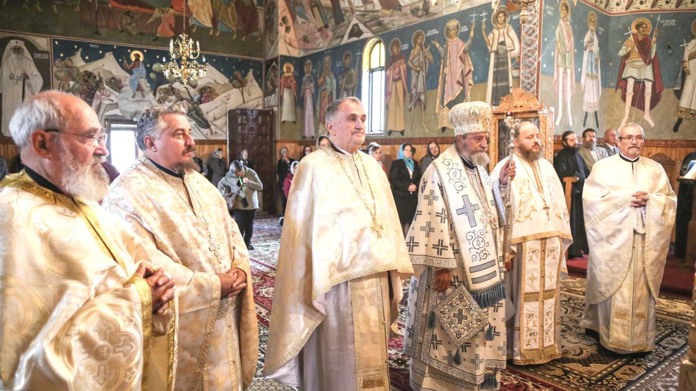 Slujiri arhierești în Duminica a VII-a după Rusalii 122873