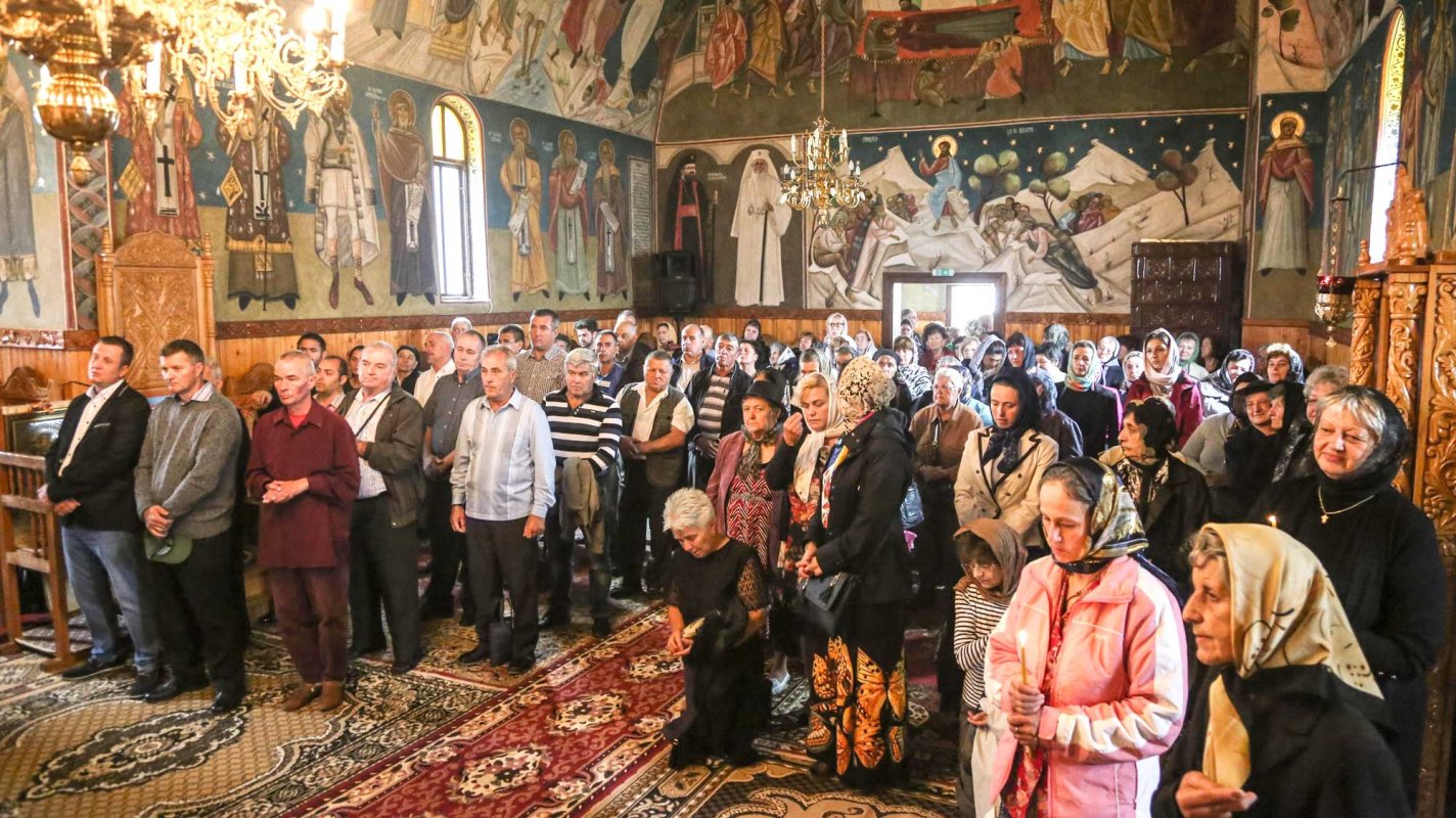 Slujiri arhierești în Duminica a VII-a după Rusalii 122879