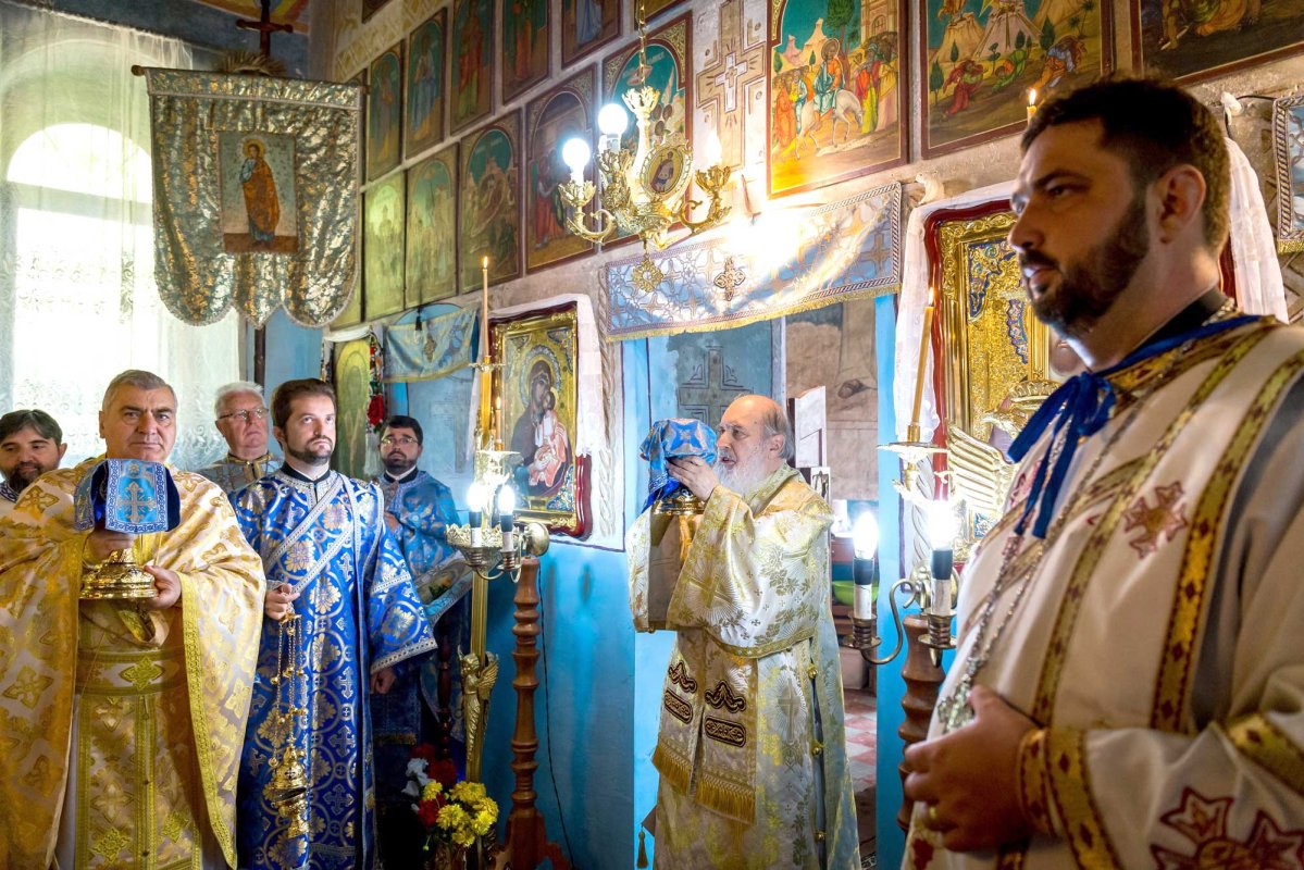 Slujiri arhierești în Duminica a VII-a după Rusalii 122880