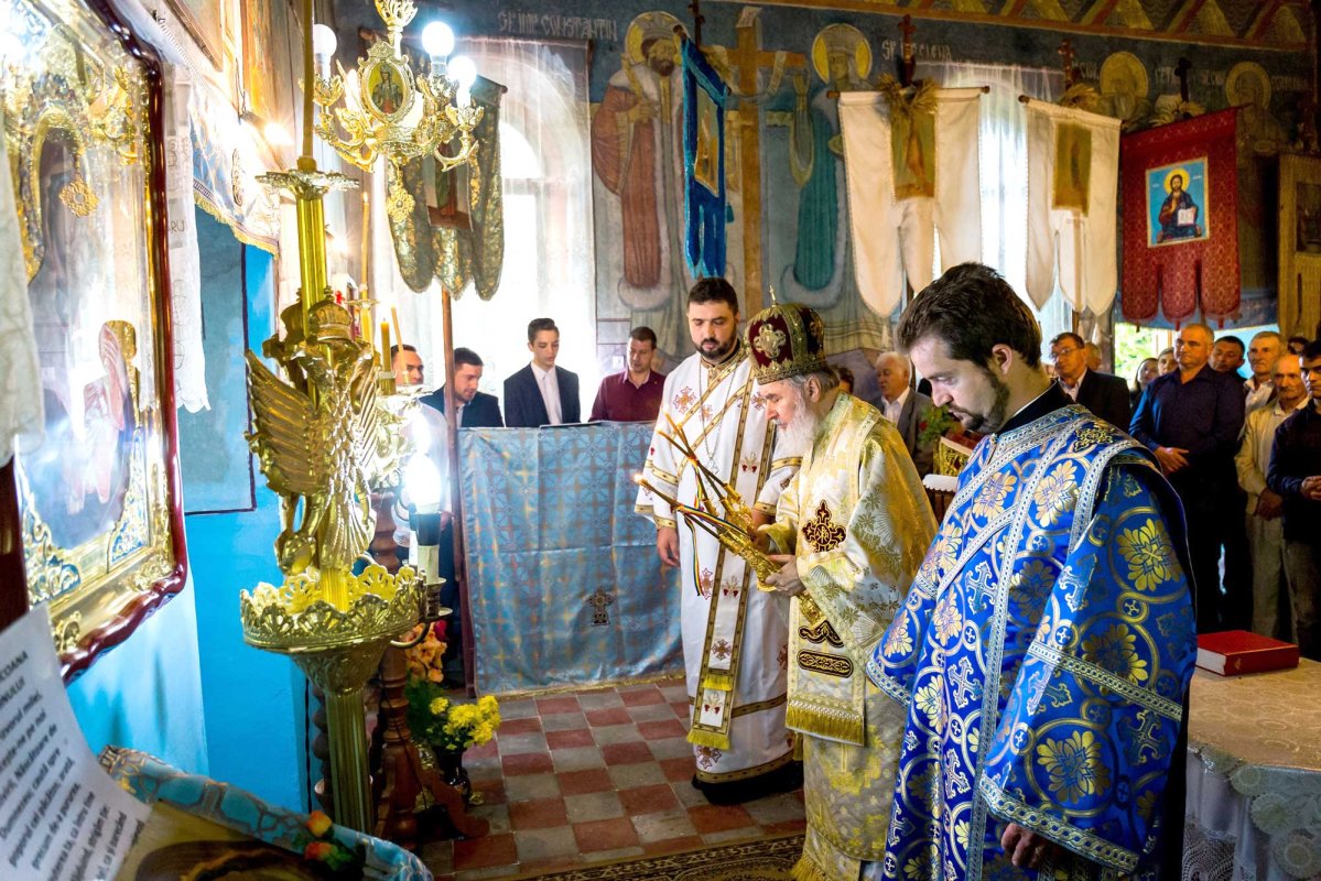 Slujiri arhierești în Duminica a VII-a după Rusalii 122882