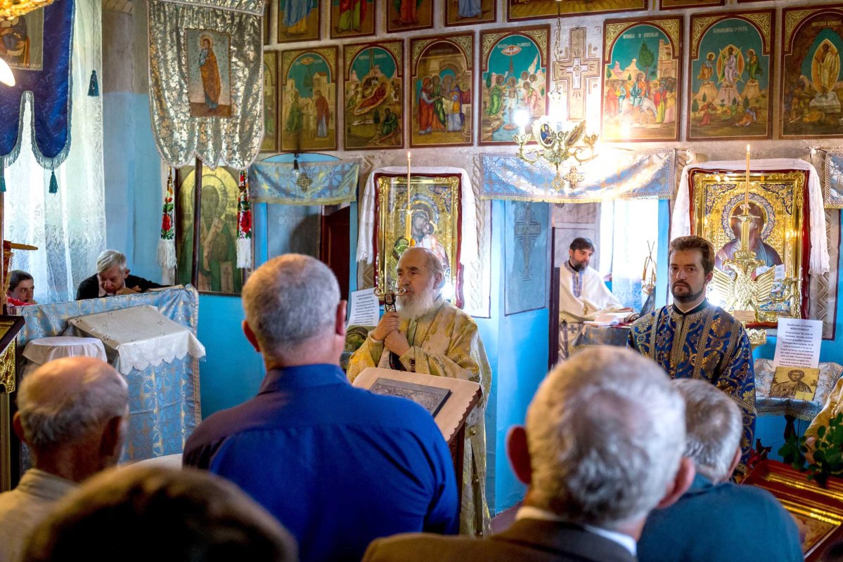 Slujiri arhierești în Duminica a VII-a după Rusalii 122885