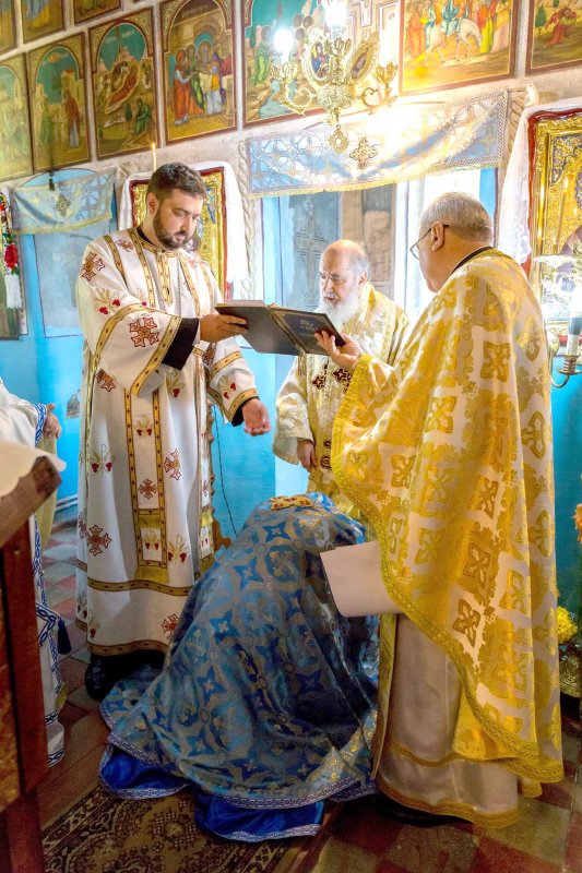 Slujiri arhierești în Duminica a VII-a după Rusalii 122886